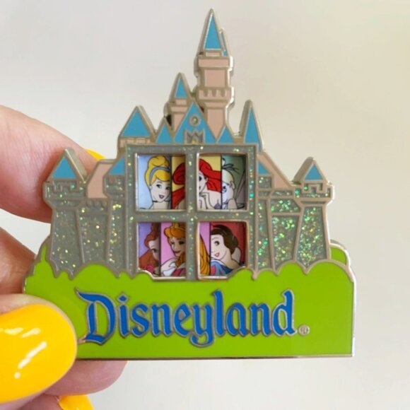 Disney Collectible Pin Princesses in Castle - Picture 3 of 6